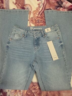 No Boundaries Women's Light Wash Bootcut Jeans